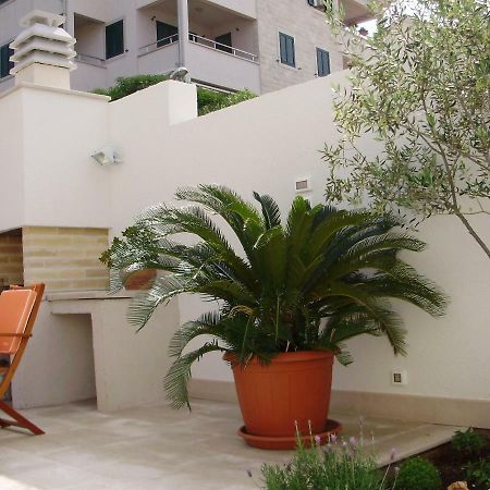 Apartments Petranic Supetar Buitenkant foto