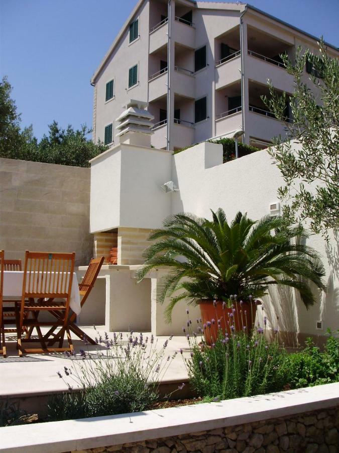 Apartments Petranic Supetar Buitenkant foto